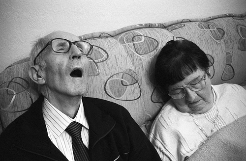 Elderly-couple-asleep-on-couch